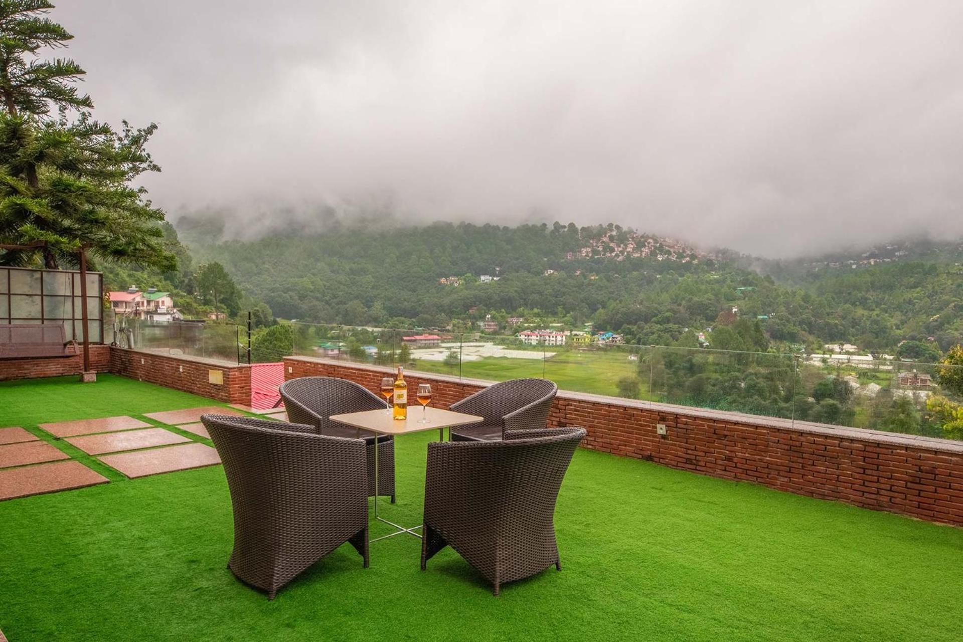 Stayvista At Oberoi'S Chalet Bhīm Tāl Kültér fotó