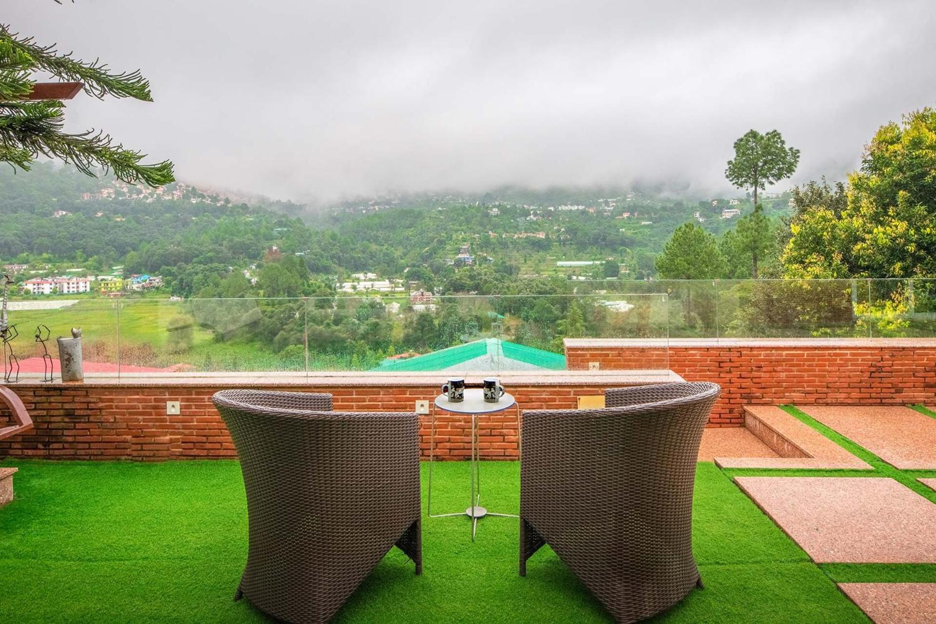 Stayvista At Oberoi'S Chalet Bhīm Tāl Kültér fotó